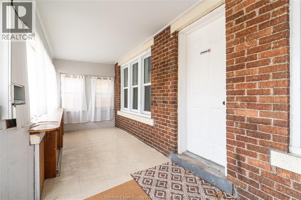357 Josephine Avenue, Windsor — photograph 2