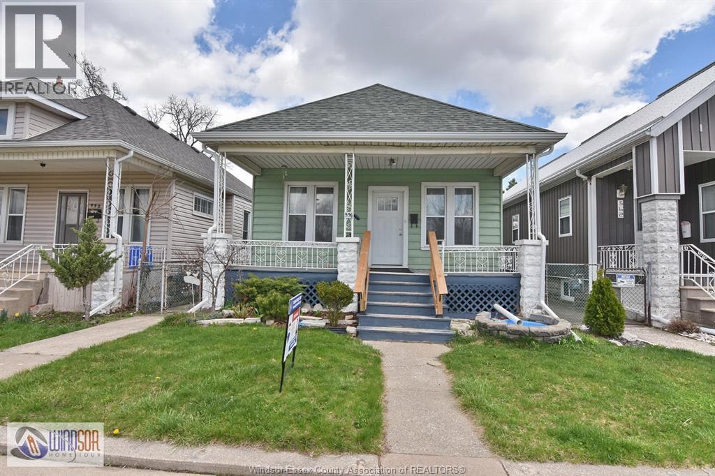558 Elm, Windsor — primary photograph
