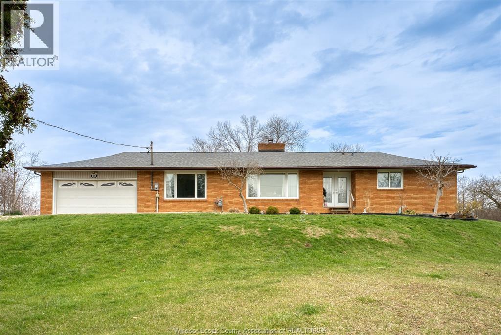 1235 Gesto Sideroad, Colchester North — primary photograph