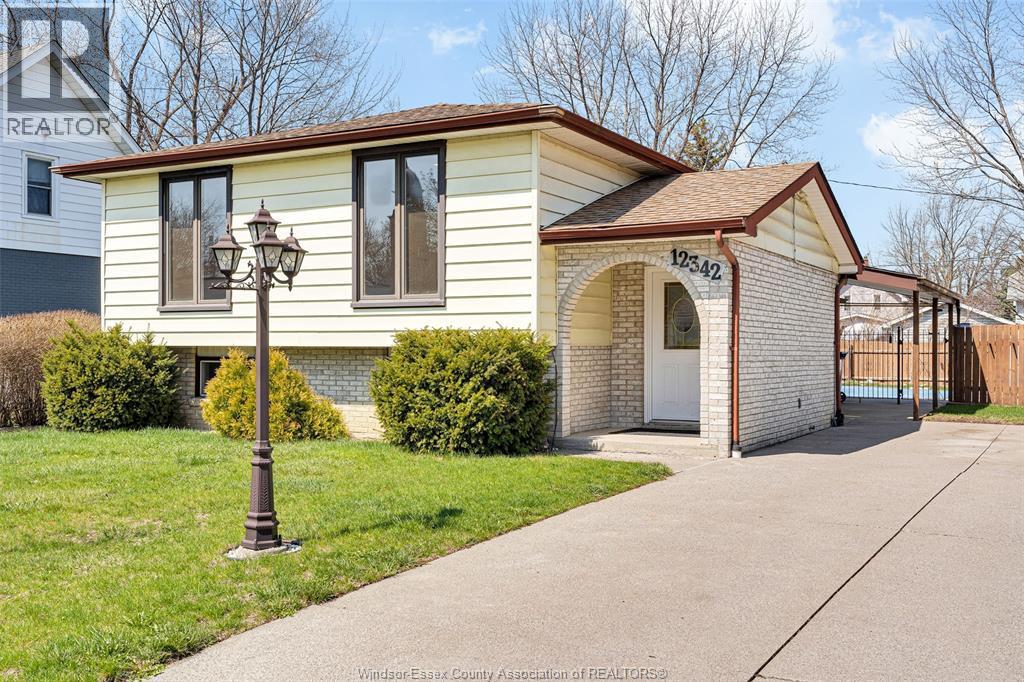 12342 Lachance Court, Tecumseh — photograph 2