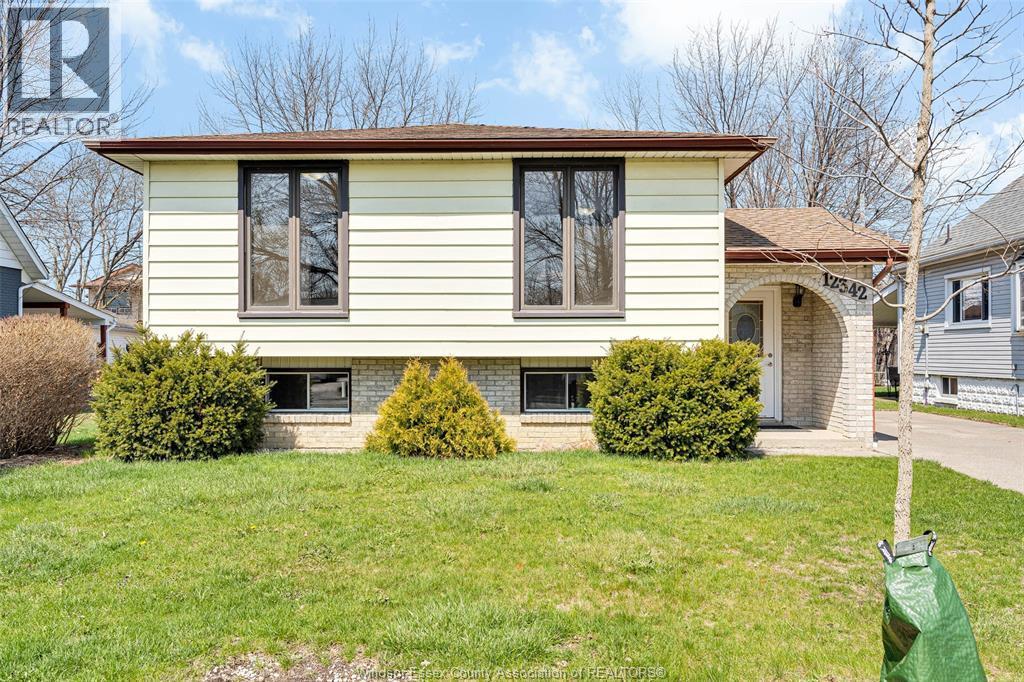 12342 Lachance Court, Tecumseh — photograph 3