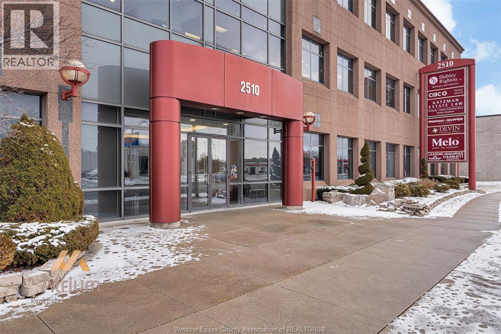 2510 Ouellette #302, Windsor — photograph 2