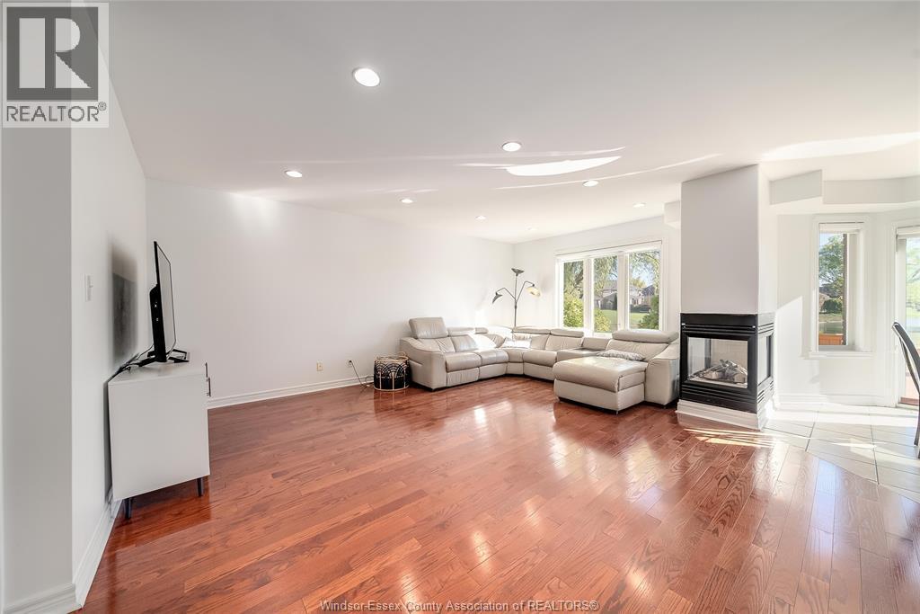 5023 Southwood Lakes Boulevard, Windsor — photograph 3