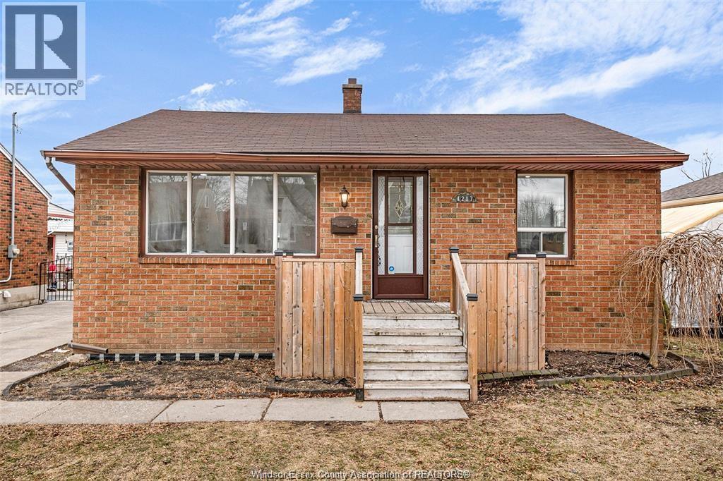 1217 Harrison, Windsor — primary photograph