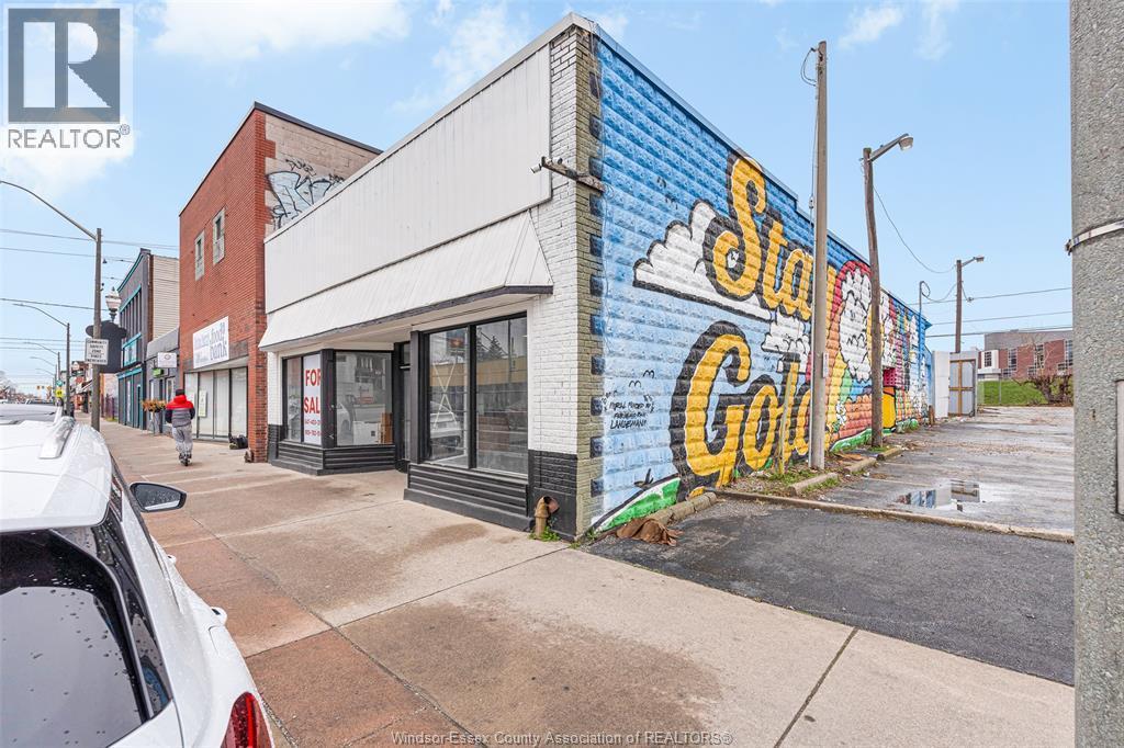1082 Wyandotte Street, Windsor — photograph 2