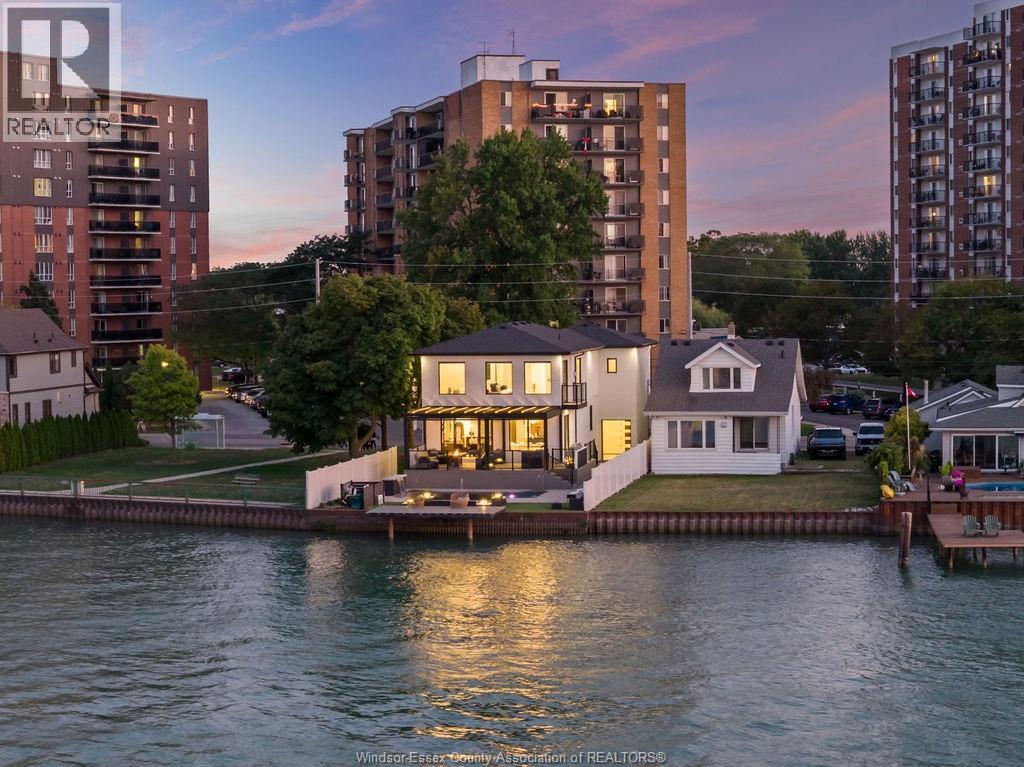 Single Family — 8720 Riverside Drive, Windsor, Ontario