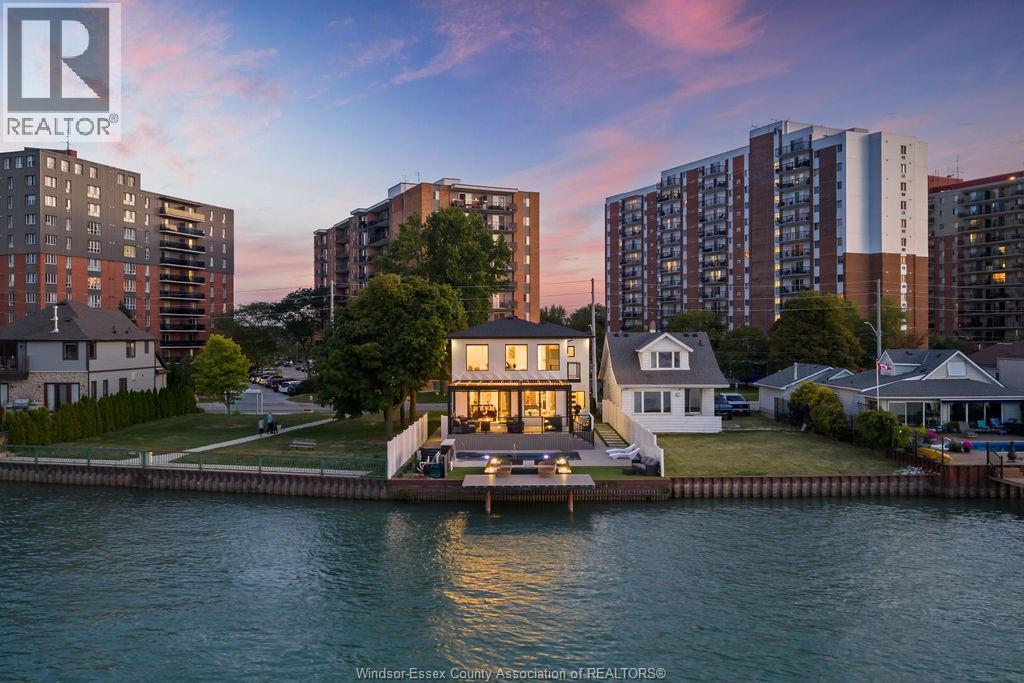 8720 Riverside Drive, Windsor — photograph 3