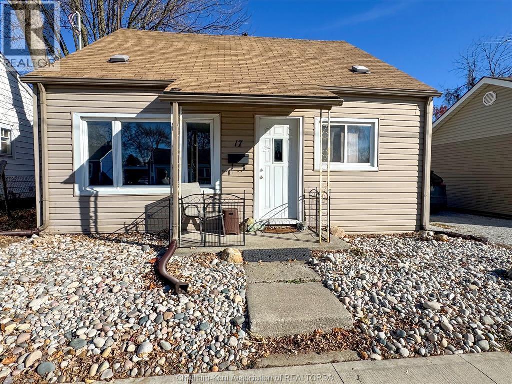 Single Family — 17 McNaughton Avenue, Wallaceburg, Ontario