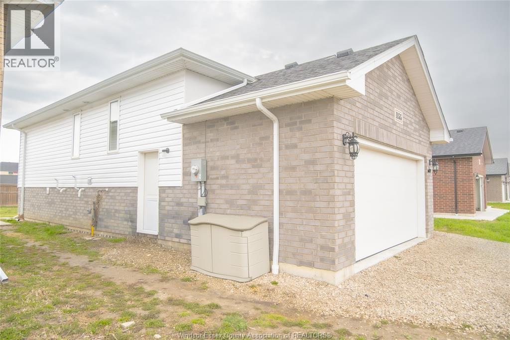 1155 Aspen Ridge Crescent, Lakeshore — photograph 2