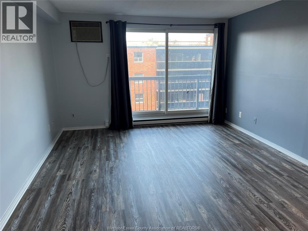 3936 Wyandotte Street #513, Windsor — photograph 2
