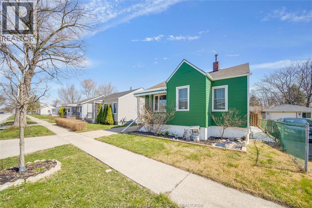 2286 Forest Avenue, Windsor — photograph 3