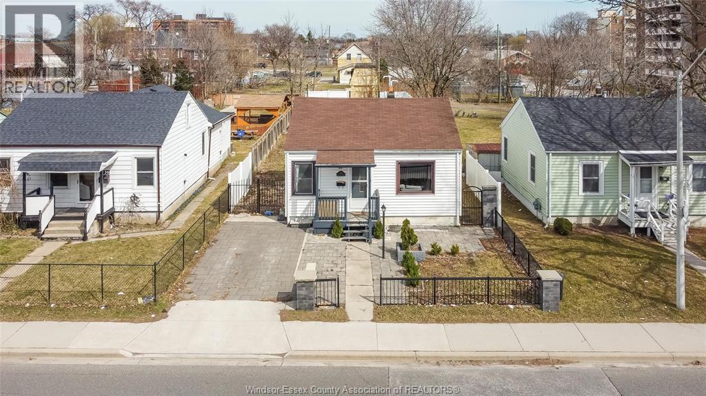 744 McDougall Street, Windsor — primary photograph