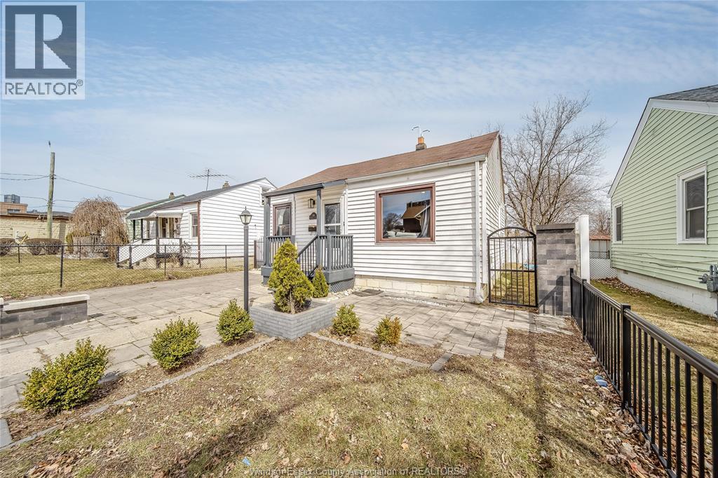 744 McDougall Street, Windsor — photograph 3