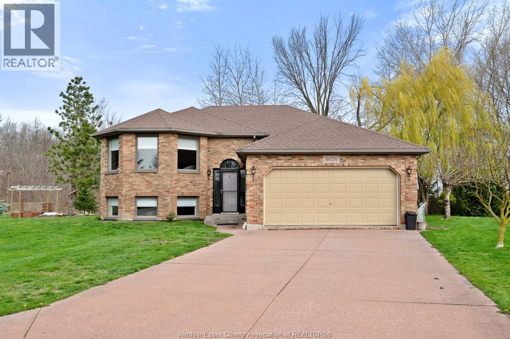 Single Family — 8020 Gardiner Crescent, McGregor, Ontario