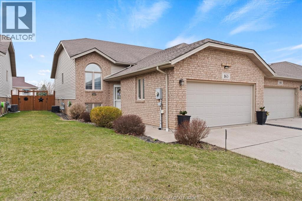 163 Antonio Court, Leamington — photograph 2