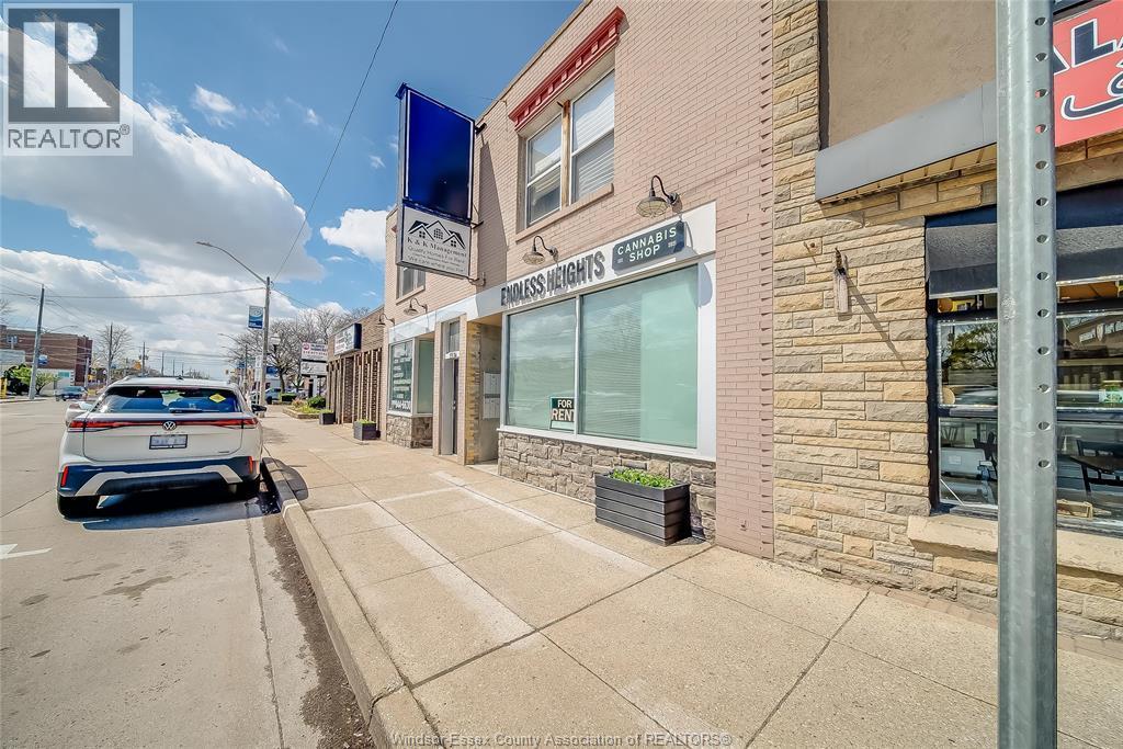 5534 Wyandotte Street, Windsor — photograph 2