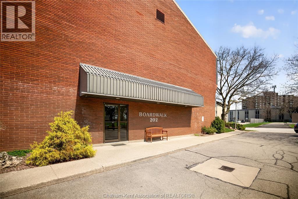 Single Family — 202 Campus Parkway, Chatham, Ontario