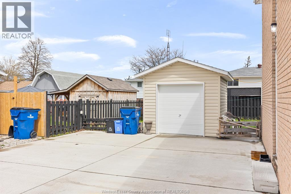 16 Vanier, Tilbury — photograph 2