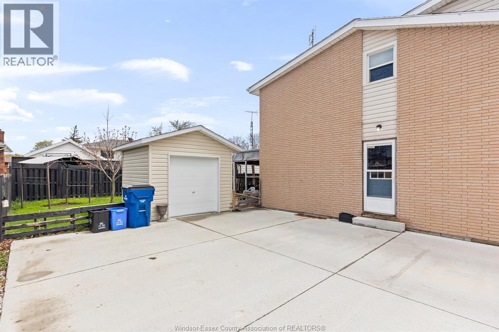 16 Vanier, Tilbury — photograph 3