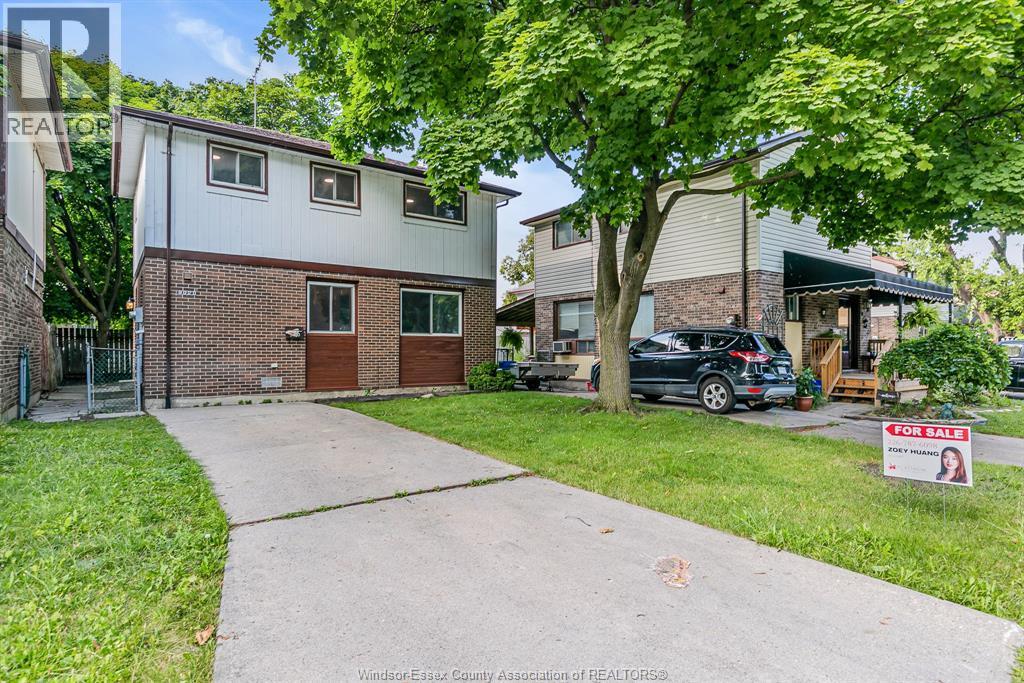 9020 Conway Court, Windsor — photograph 2