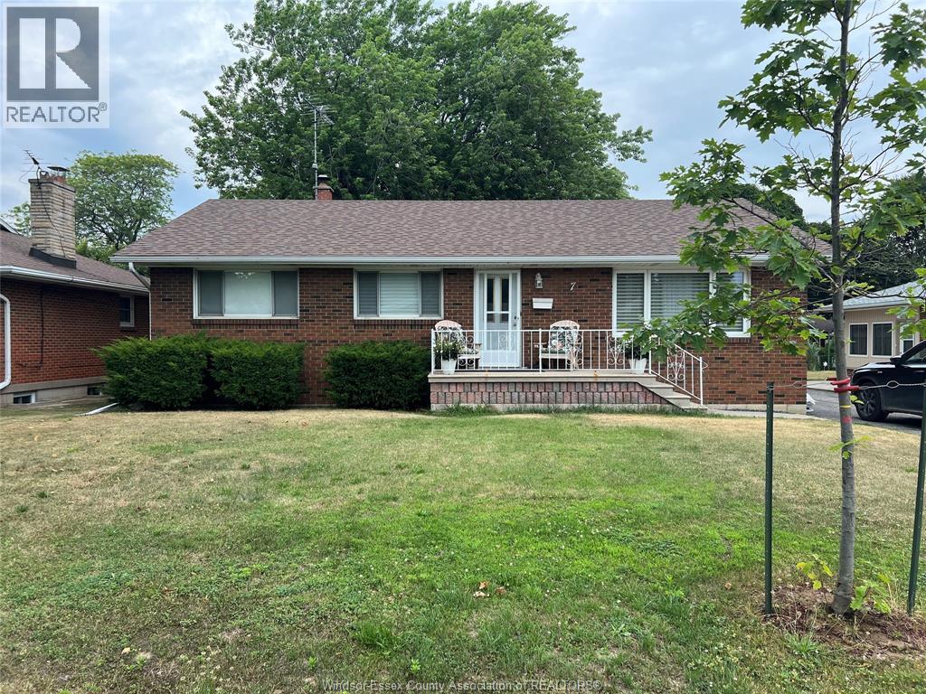 Single Family — 7 Gladstone Avenue, Leamington, Ontario