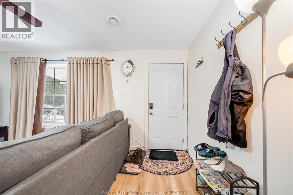 3567 King Street, Windsor — photograph 3