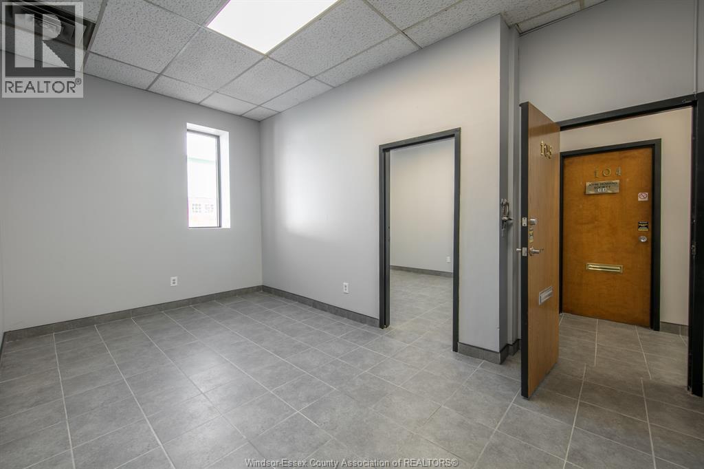 1010 University Avenue #105, Windsor — photograph 2