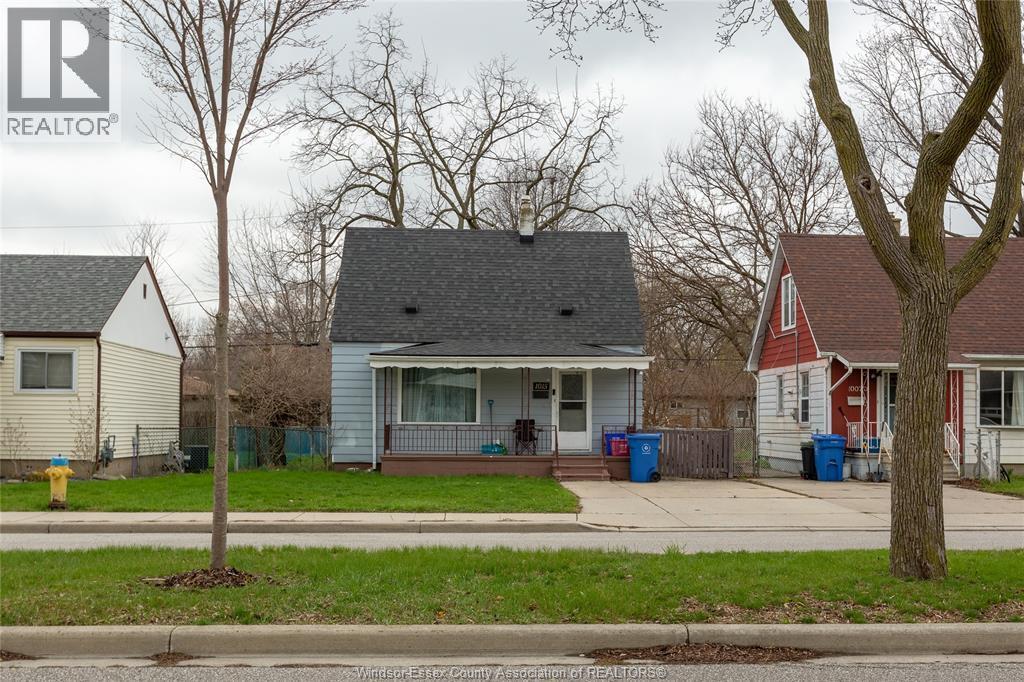 1015 Partington Avenue, Windsor — photograph 2