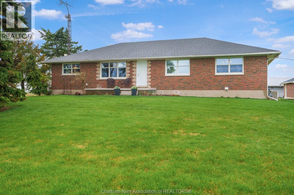 27156 St Clair Road, Wallaceburg — photograph 2