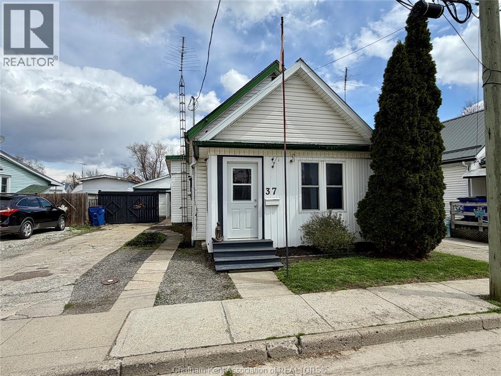 Single Family — 37 Foster Street, Chatham, Ontario