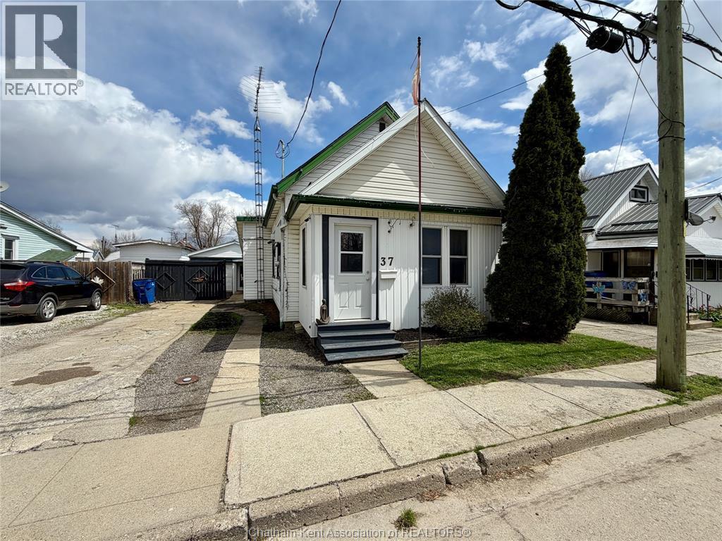 37 Foster Street, Chatham — photograph 2
