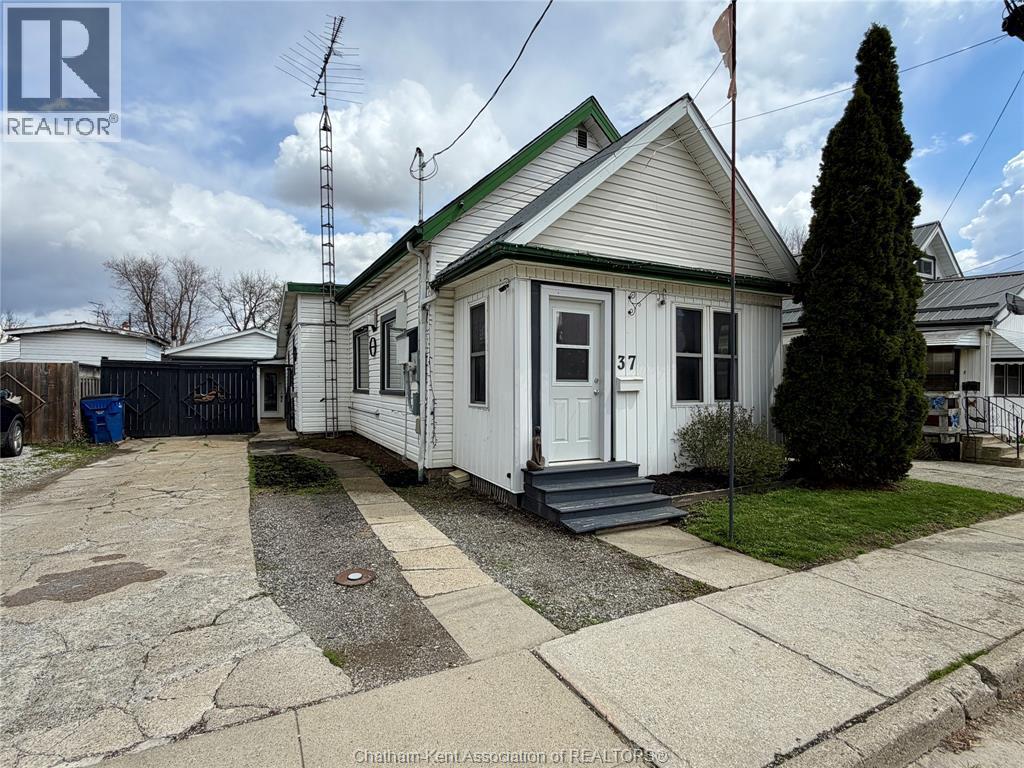 37 Foster Street, Chatham — photograph 3