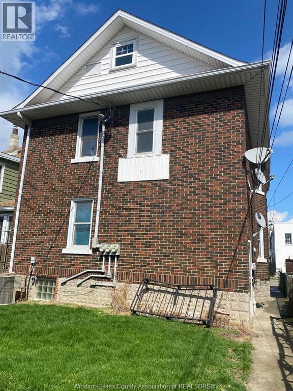 781 Gladstone Avenue, Windsor — photograph 2