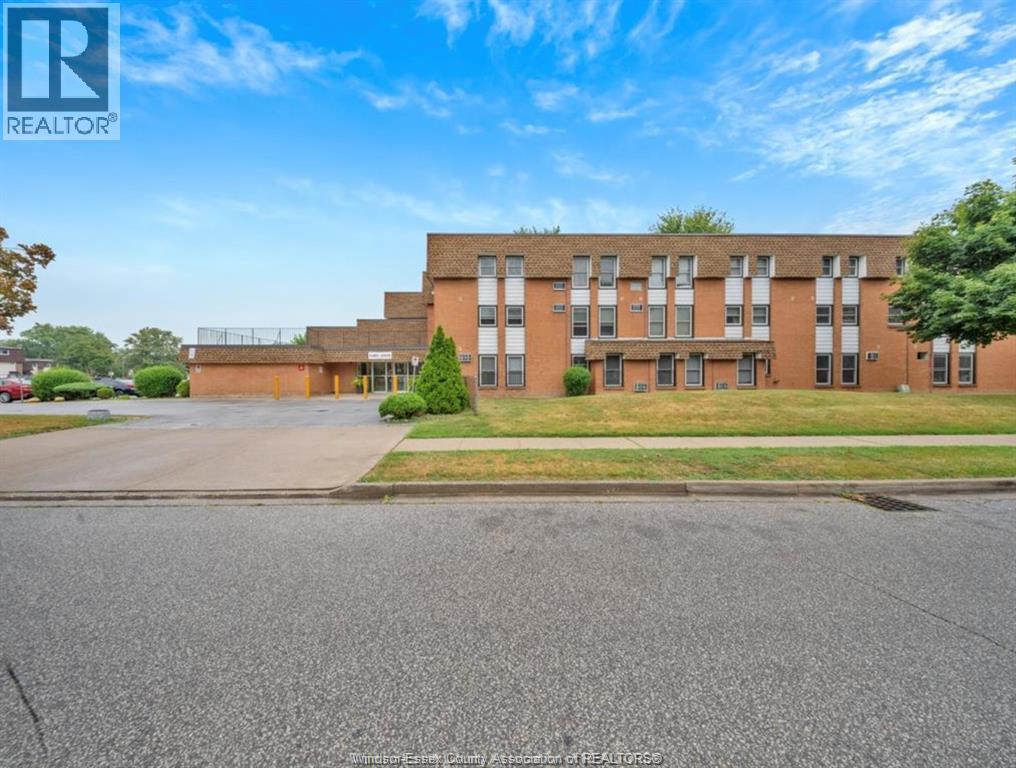 6513 Thornberry Crescent, Windsor — primary photograph