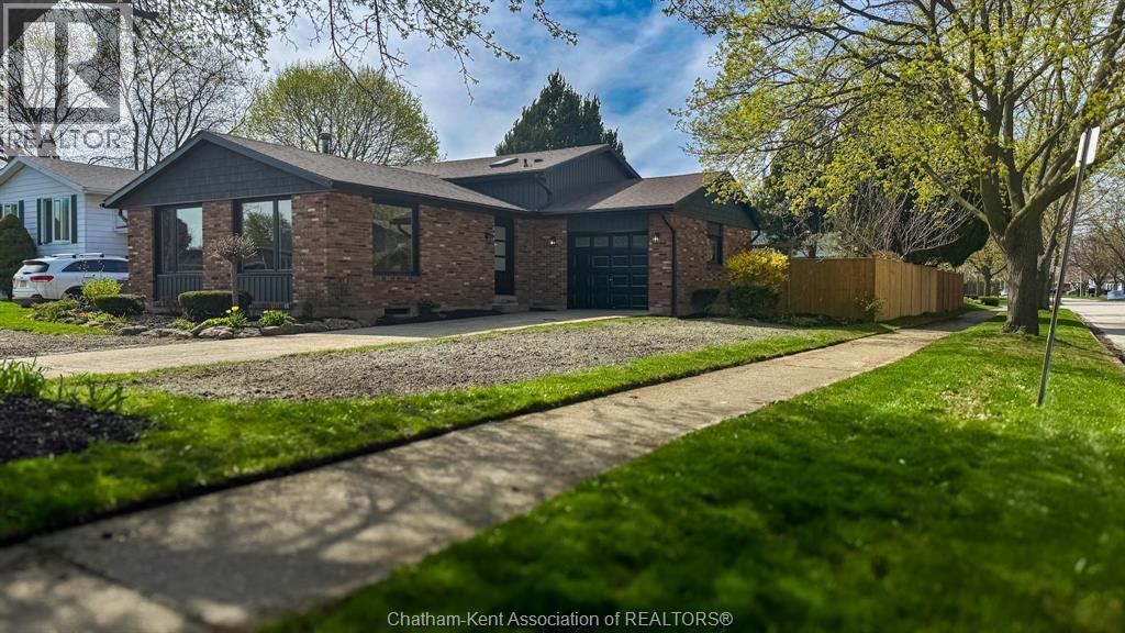 Single Family — 3 Academy Crescent, Chatham, Ontario