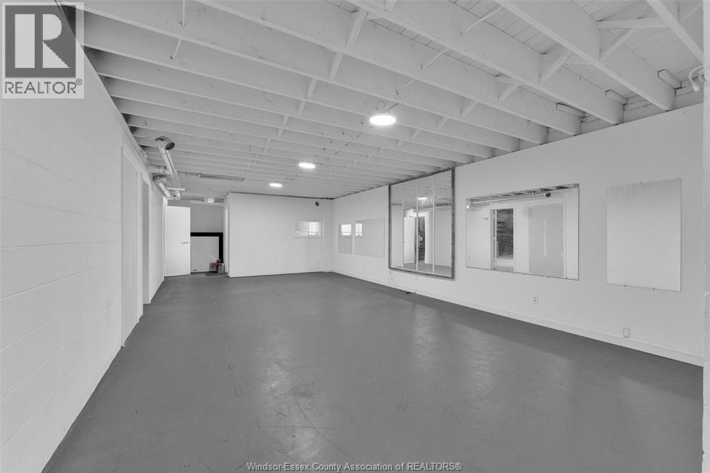 1501 Howard #207, Windsor — photograph 3