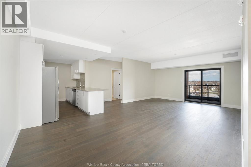 2550 Sandwich West Parkway #311, LaSalle — photograph 3