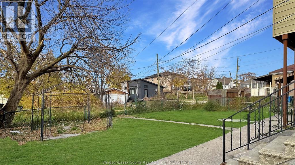 756 Brant Street, Windsor — photograph 3