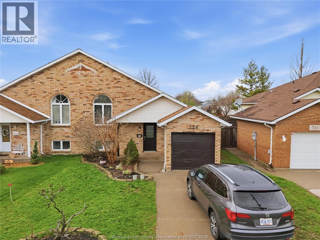 724 Cabana Road, Windsor — primary photograph