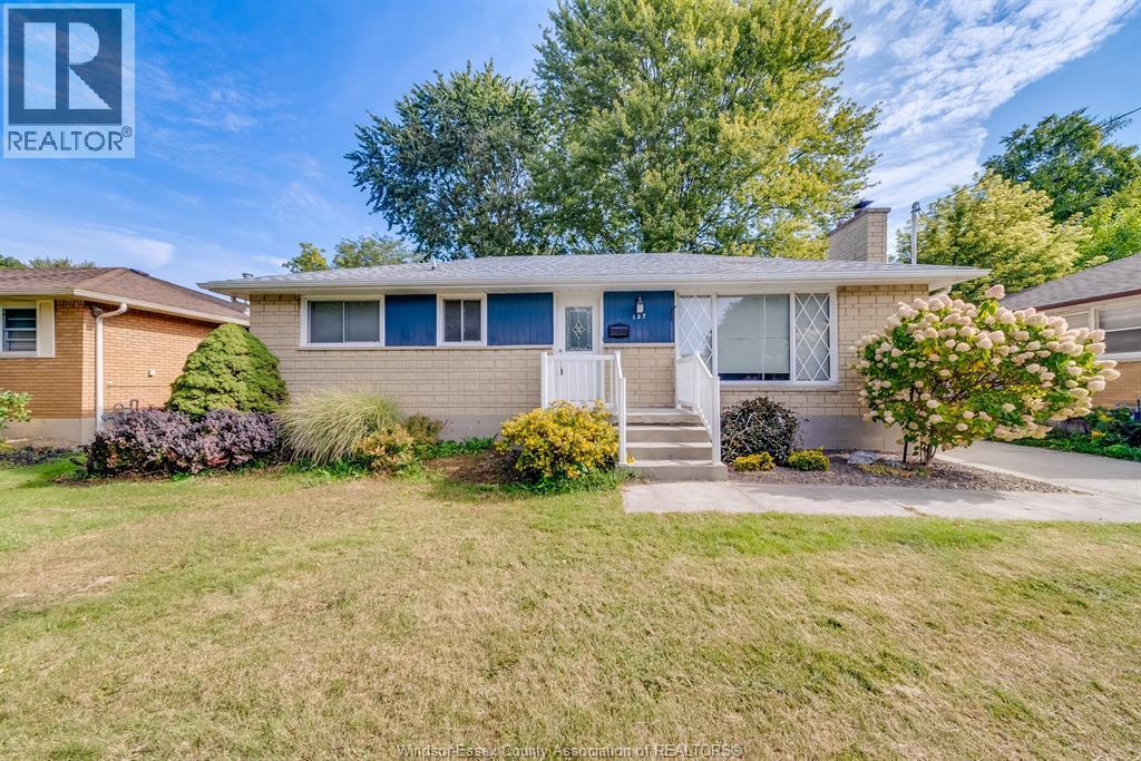 Single Family — 127 Coverdale Street, Chatham, Ontario