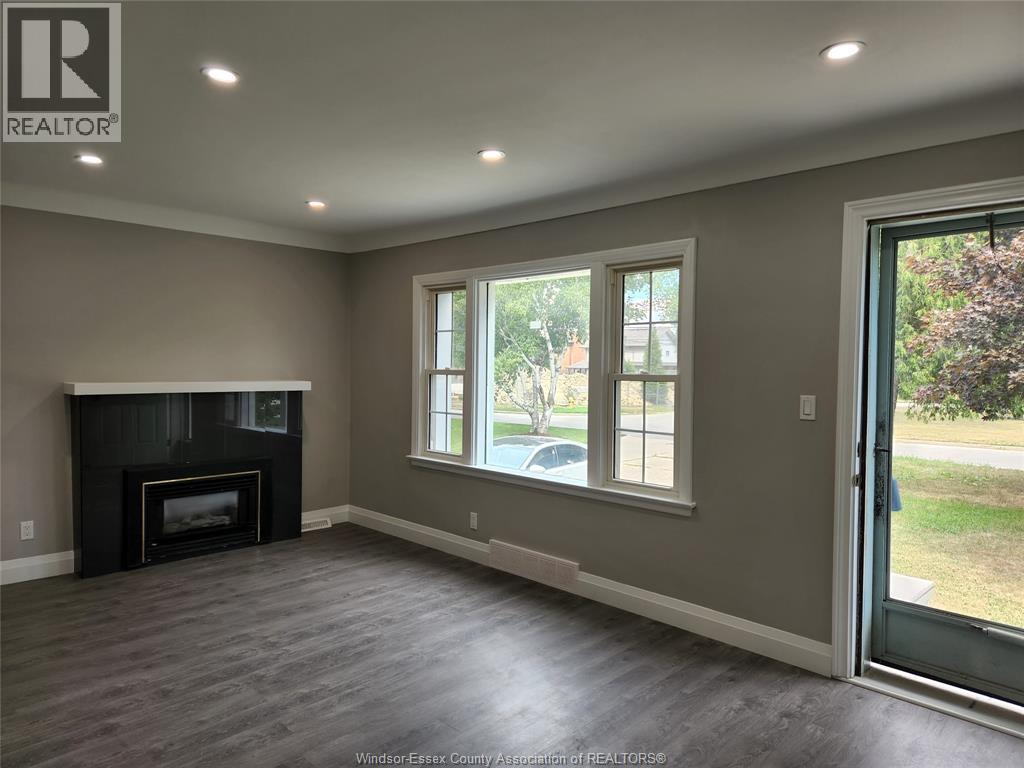 4221 Kennedy Drive, Windsor — photograph 2