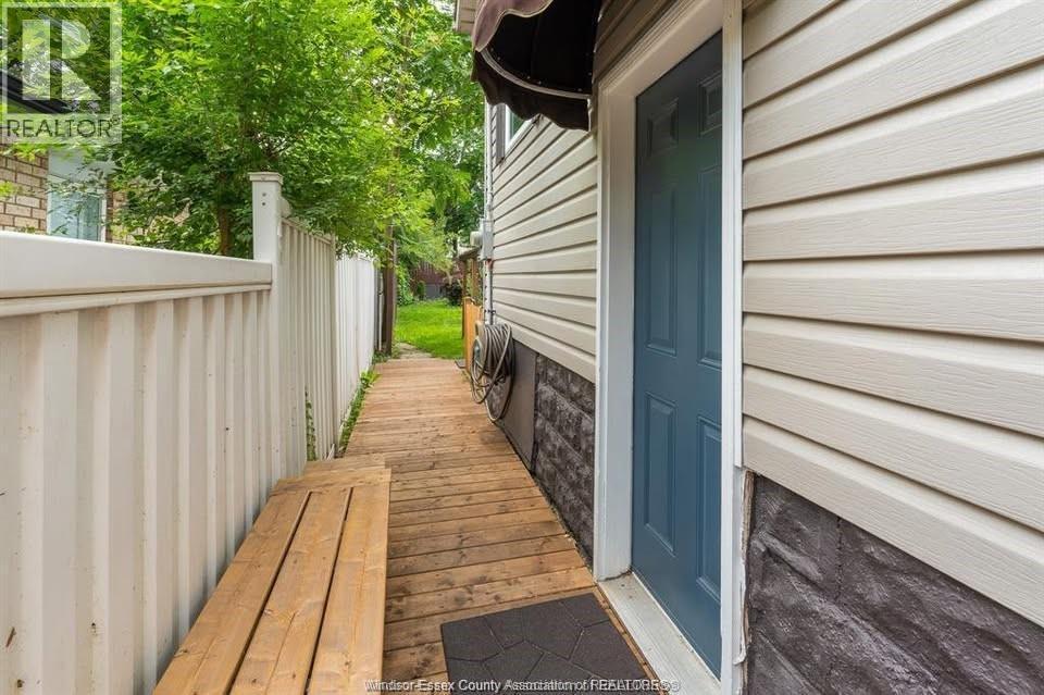 3577 King #BASEMENT, Windsor — primary photograph