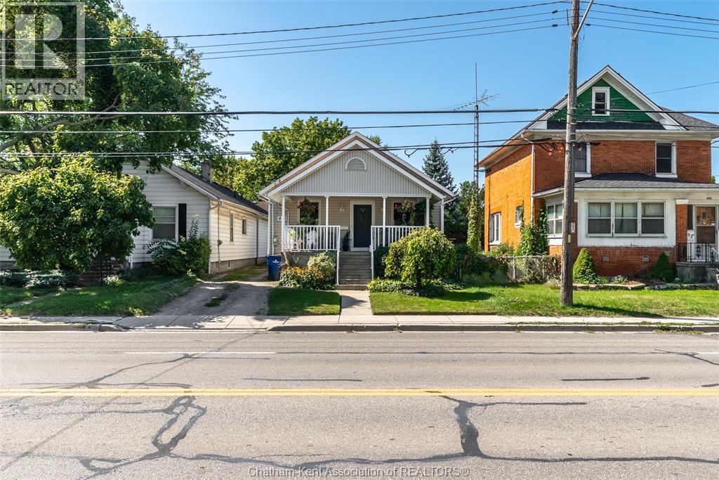 460 Queen Street, Chatham — photograph 2