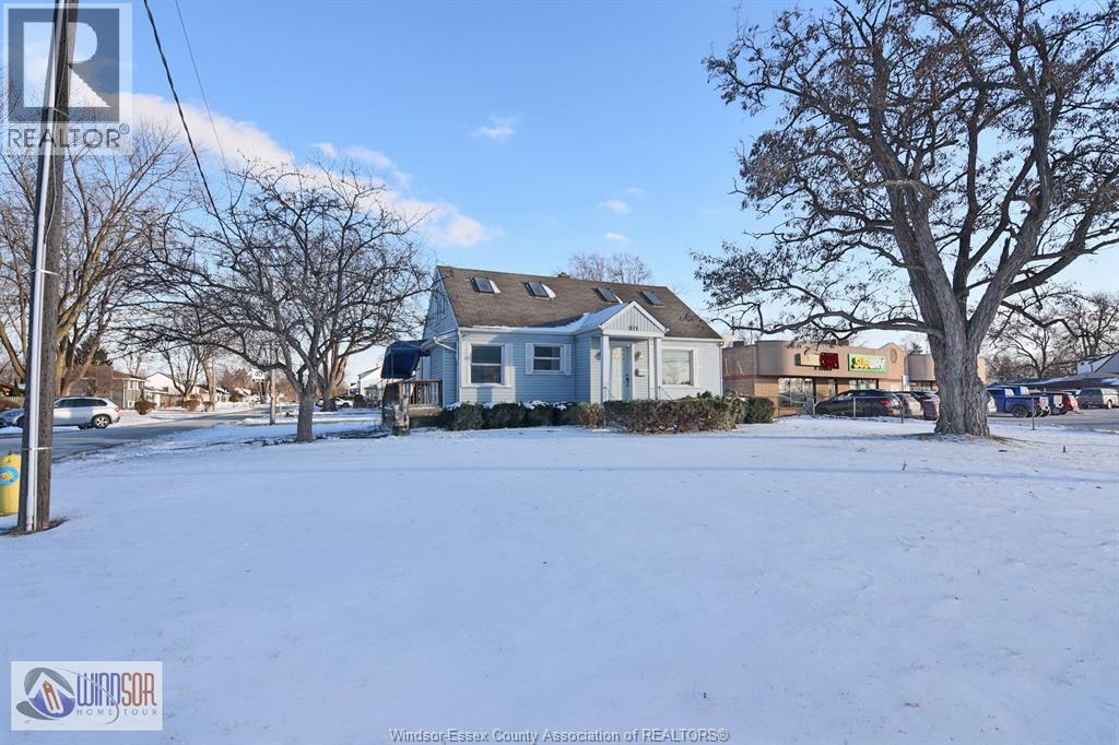911 Front Road, LaSalle — photograph 3