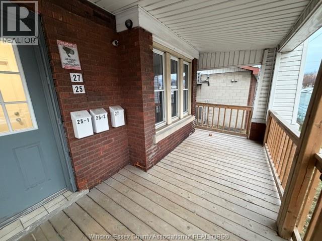 25 Giles Boulevard #MAIN LEVEL, Windsor — photograph 2