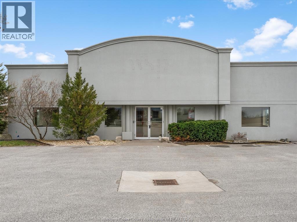 11865 County Rd 42, Tecumseh — photograph 2