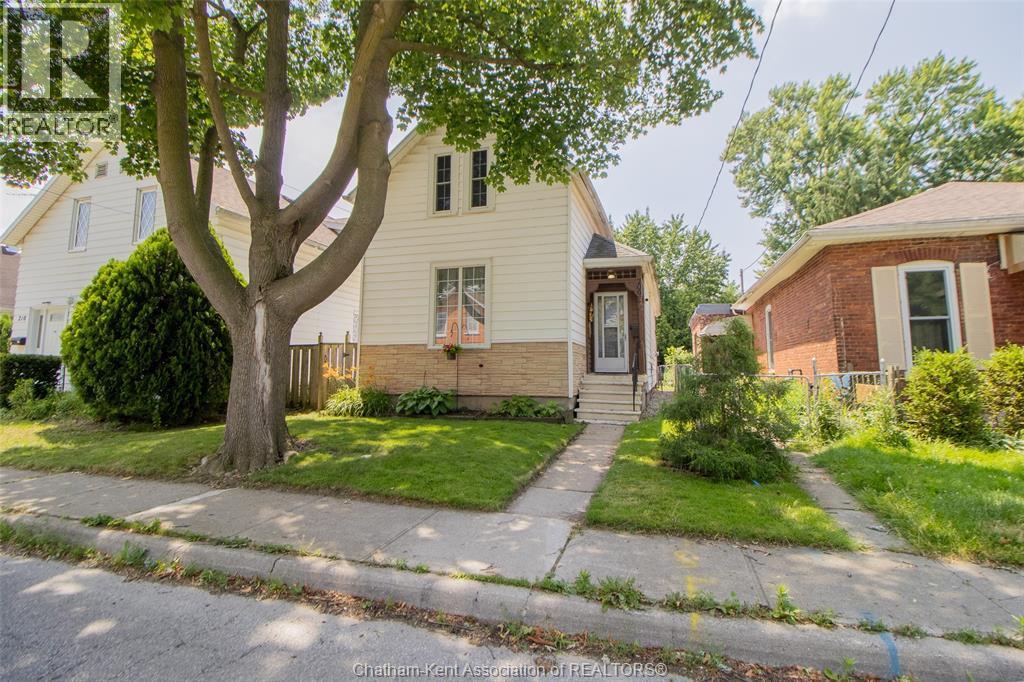Single Family — 206 Adelaide Street, Chatham, Ontario