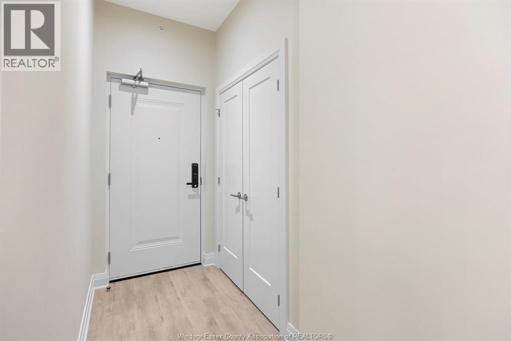 1826 Wyoming Avenue #405, LaSalle — photograph 2