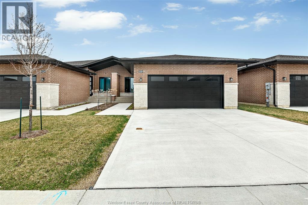 658 Lily Mac Boulevard, Windsor — photograph 2