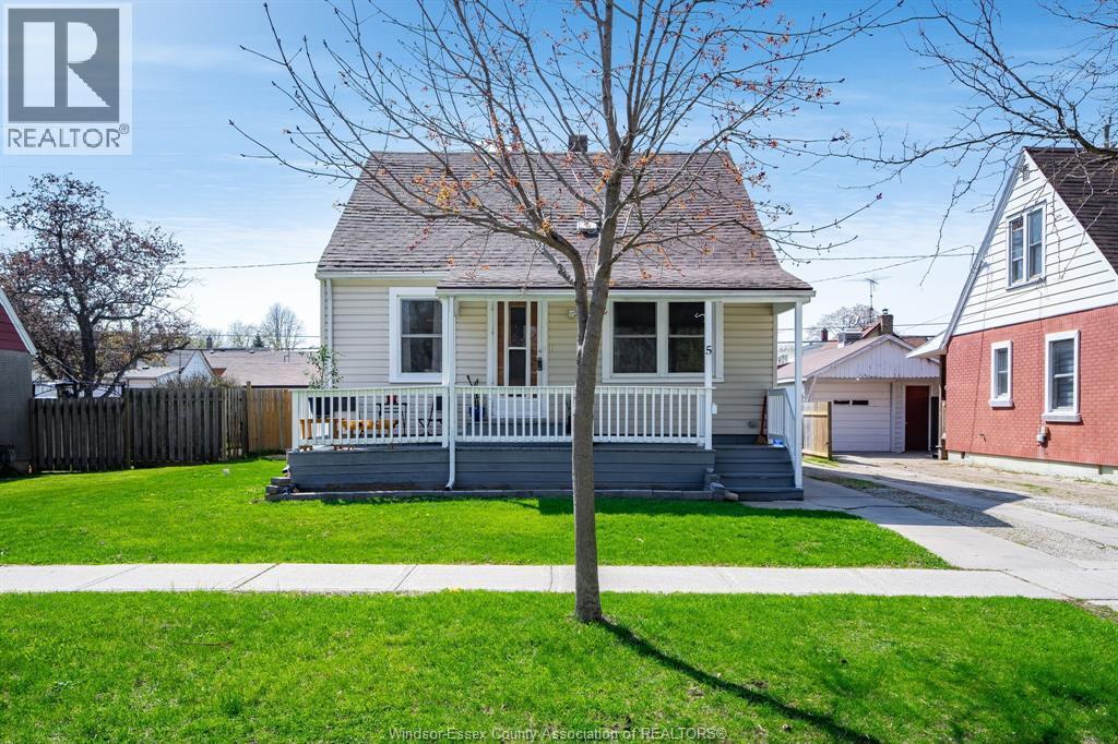 Single Family — 5 Whitwam Avenue, Leamington, Ontario